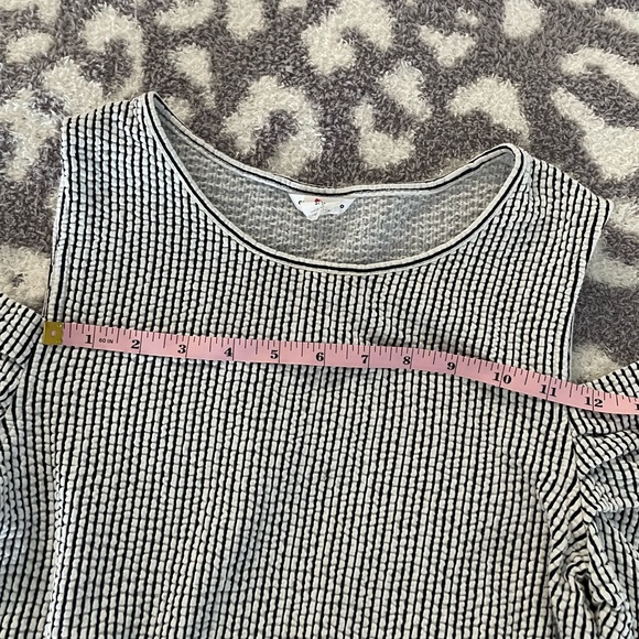 Club Monaco Striped Open Shoulder top - Picture 6 of 7